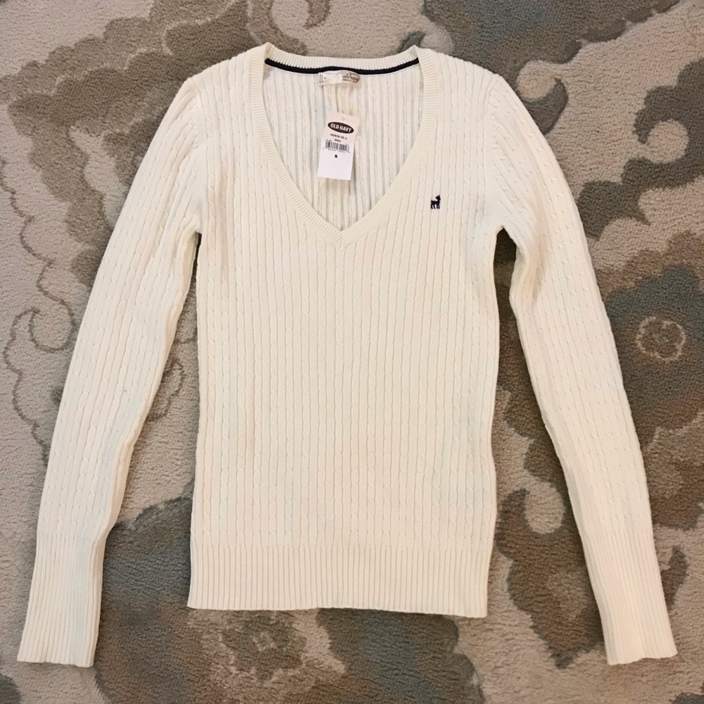 ✨NWT Old Navy Cable Knit Vneck Sweater